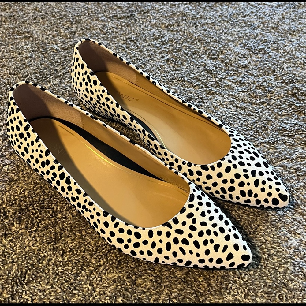 Vionic flats, NWOT